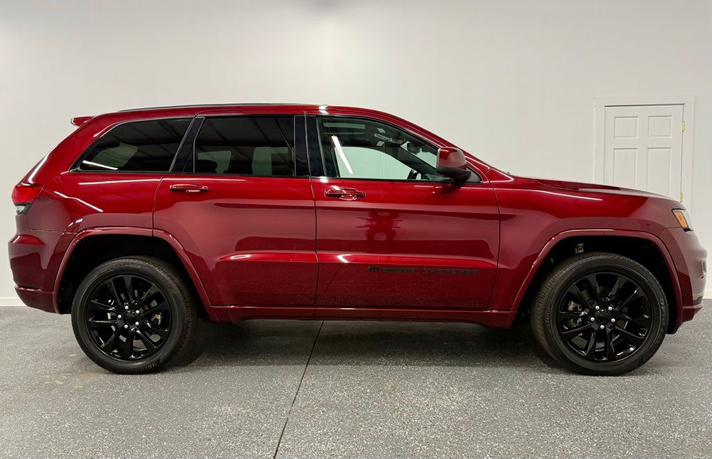 2022 Jeep Cherokee Laredo X photo 2