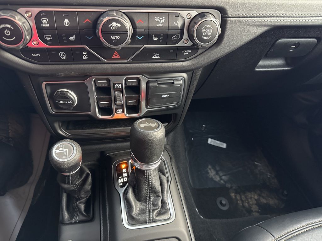 2025 Jeep Wrangler 4-Door Sahara - Photo 15