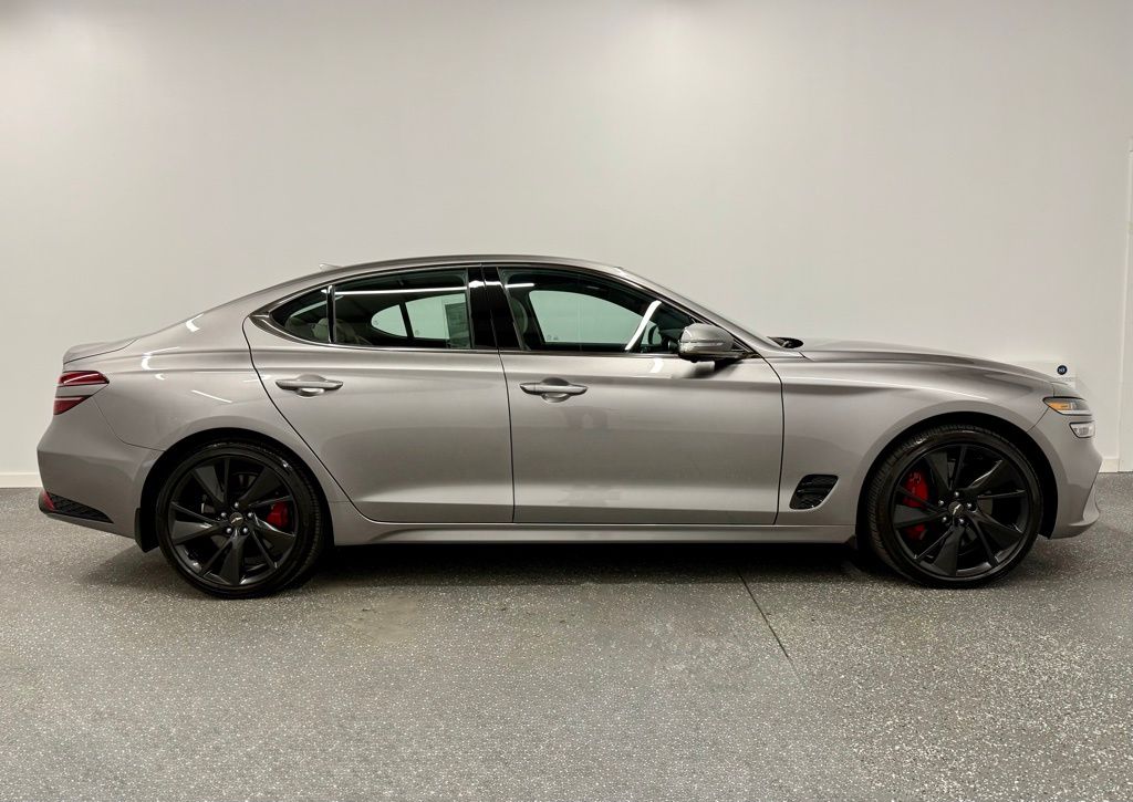 2023 Genesis G70 3.3T photo 2
