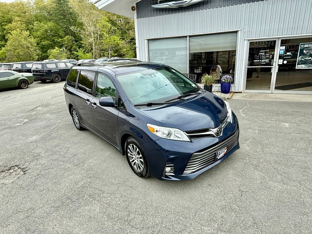 Used 2019 Toyota Sienna XLE with VIN 5TDYZ3DC4KS015101 for sale in Springfield, VT