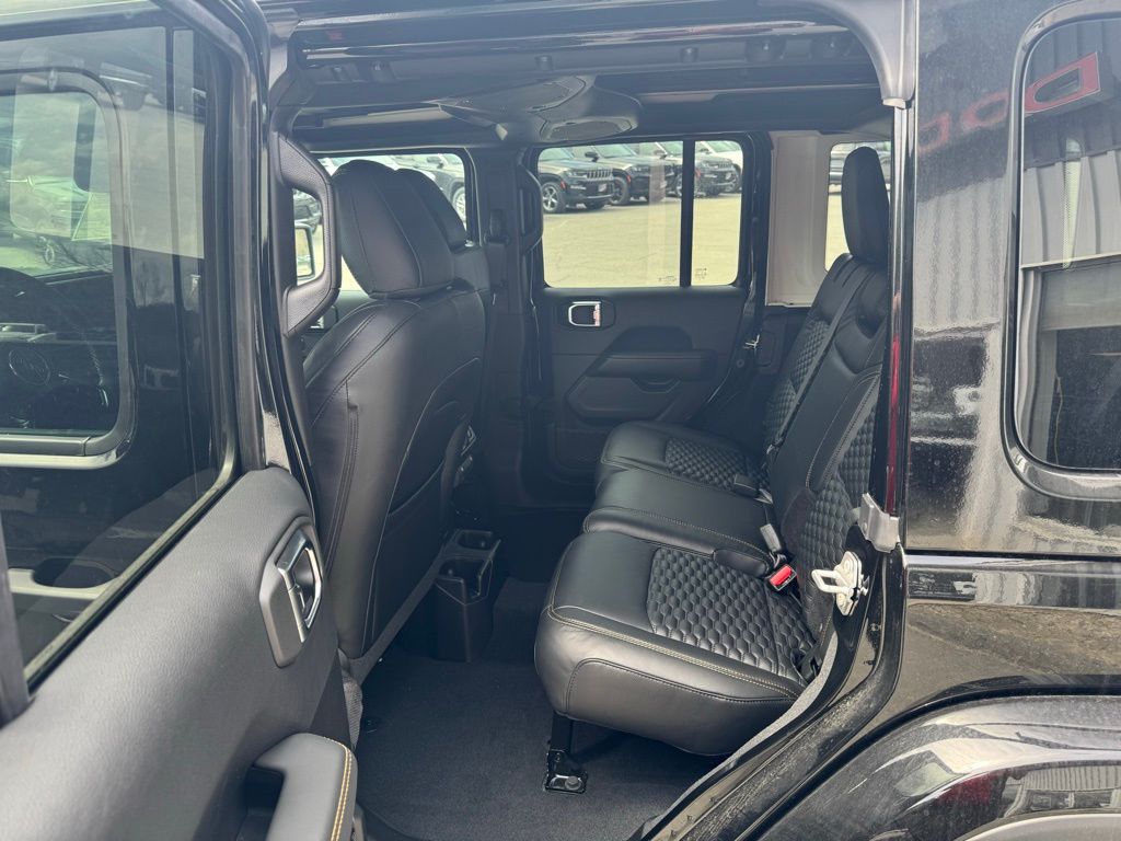 2025 Jeep Wrangler 4-Door Sahara - Photo 8