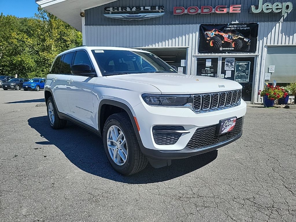 2025 Jeep Grand Cherokee Laredo's photo