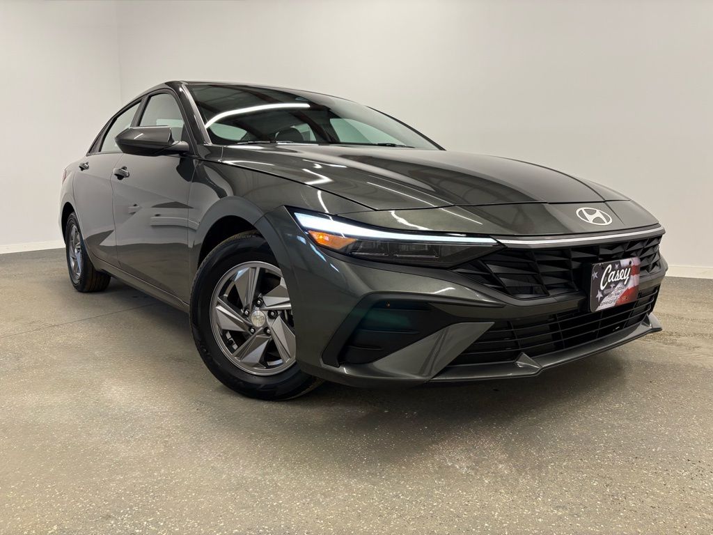 Used 2025 Hyundai Elantra SE with VIN KMHLL4DG9SU975459 for sale in Springfield, VT