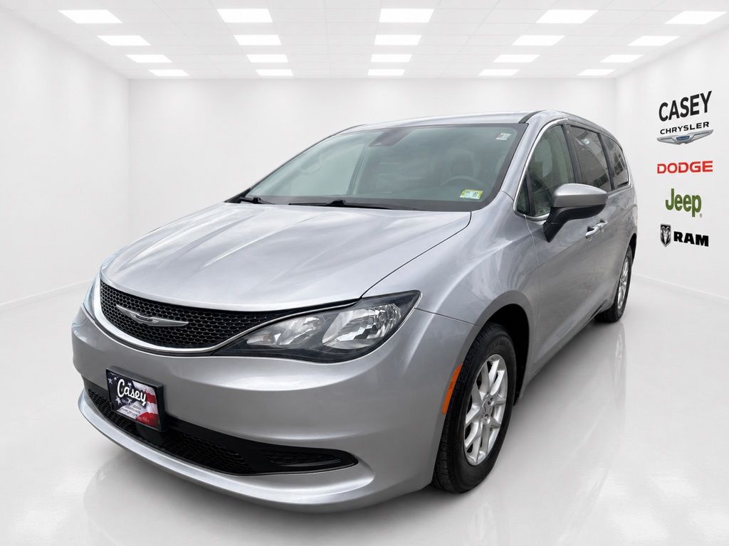 2021 Chrysler Voyager LX's photo