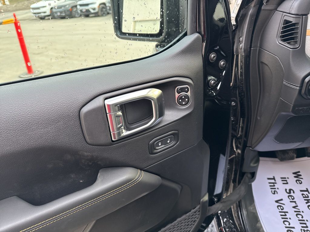 2025 Jeep Wrangler 4-Door Sahara - Photo 11