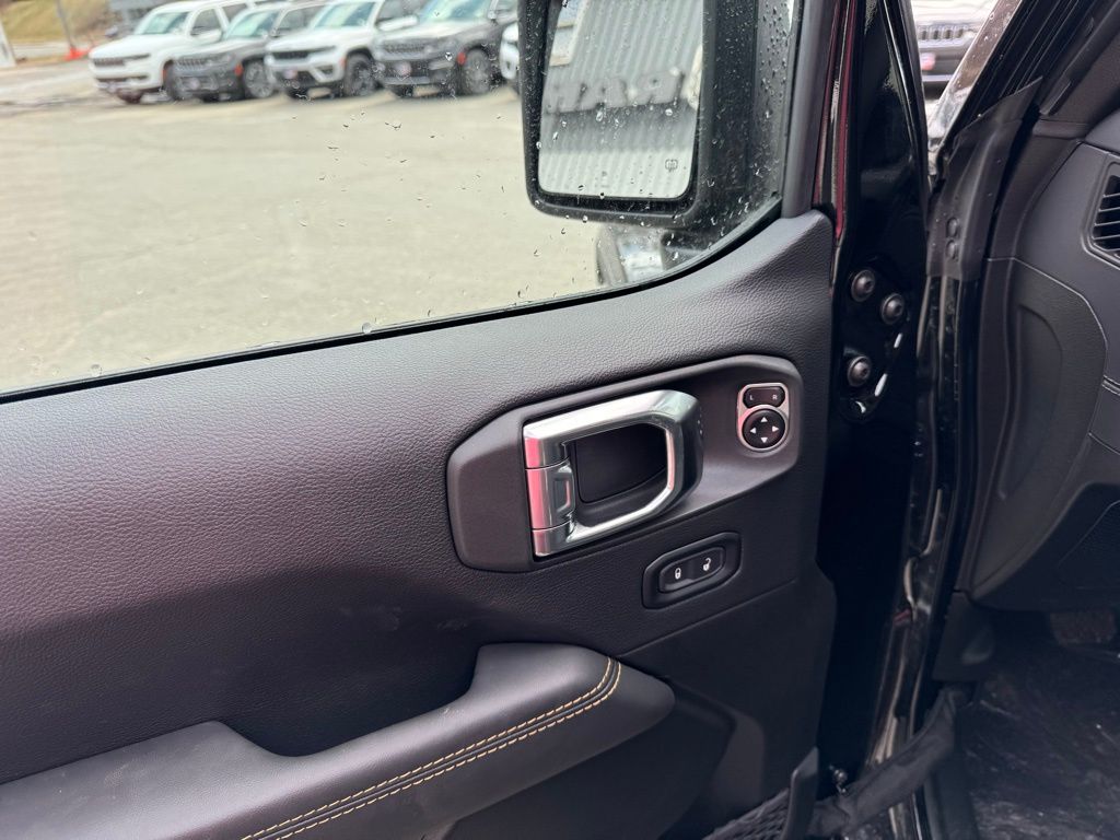 2025 Jeep Wrangler 4-Door Sahara - Photo 11