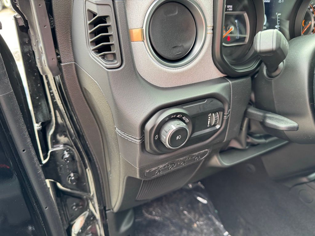 2025 Jeep Wrangler 4-Door Sahara - Photo 15