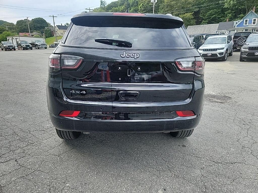 New 2025 Jeep Compass LIMITED 4X4 Sport Utility