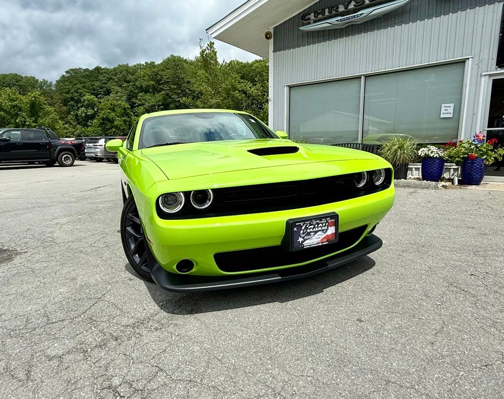 2023 Dodge Challenger R/T photo 4