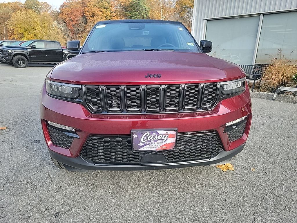 2025 Jeep Grand Cherokee Limited photo 2