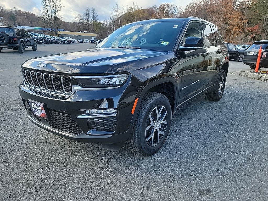 2025 Jeep Grand Cherokee Limited photo 3