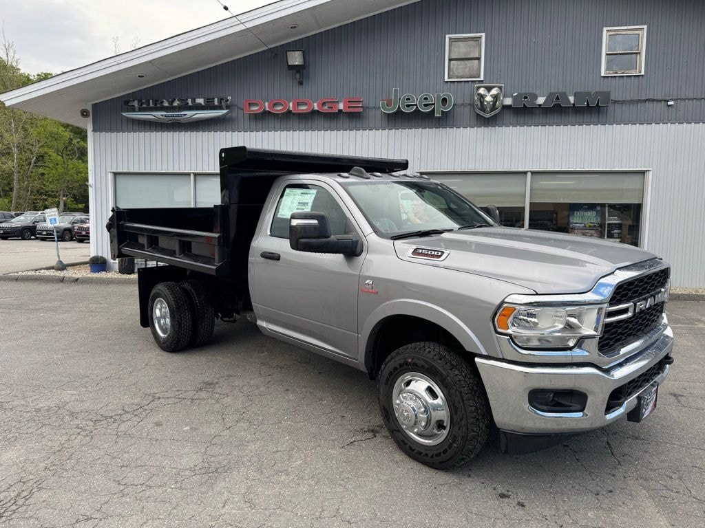 New 2024 Ram 3500 Chassis Cab 3500 TRADESMAN CHASSIS REGULAR CAB 4X4 60' CA Pickup