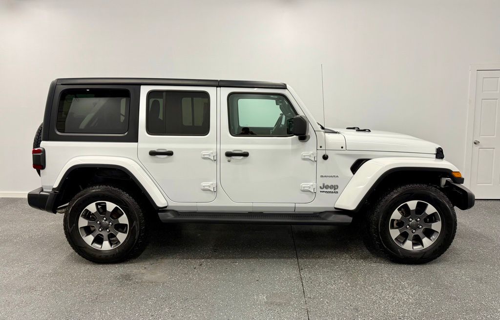 2022 Jeep Wrangler Unlimited Sahara photo 2
