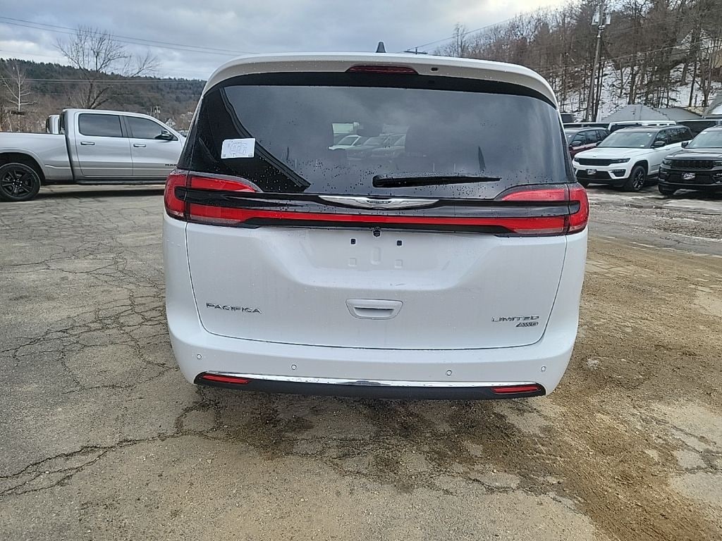 New 2026 Chrysler Pacifica LIMITED AWD Passenger Van