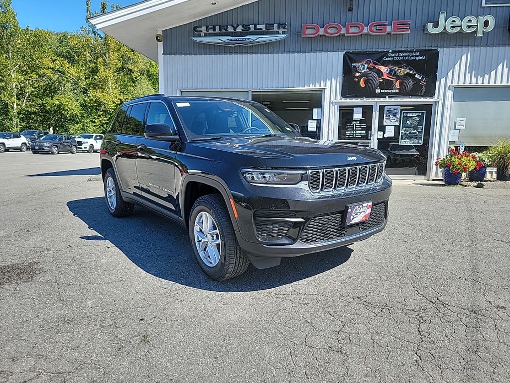 2025 Jeep Grand Cherokee Laredo's photo
