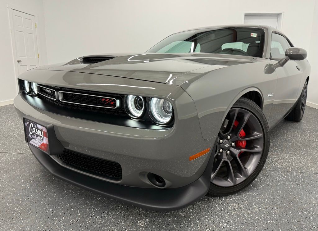 2023 Dodge Challenger R/T photo 4