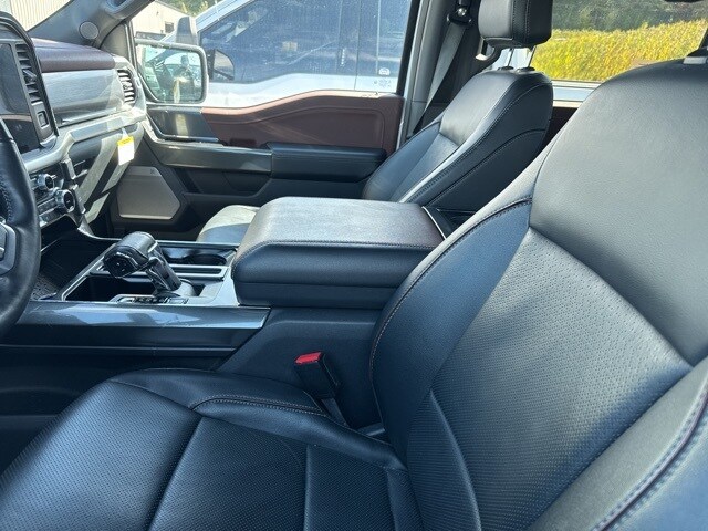 2023 Ford F-150 Lariat photo 2