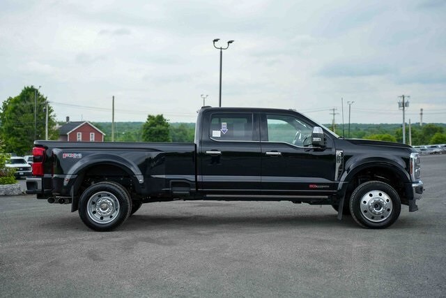 2025 Ford F-450 King Ranch photo 4