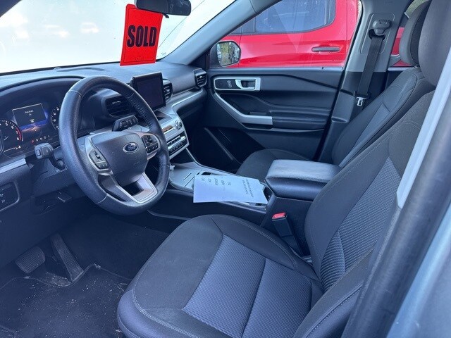 2023 Ford Explorer XLT photo 2