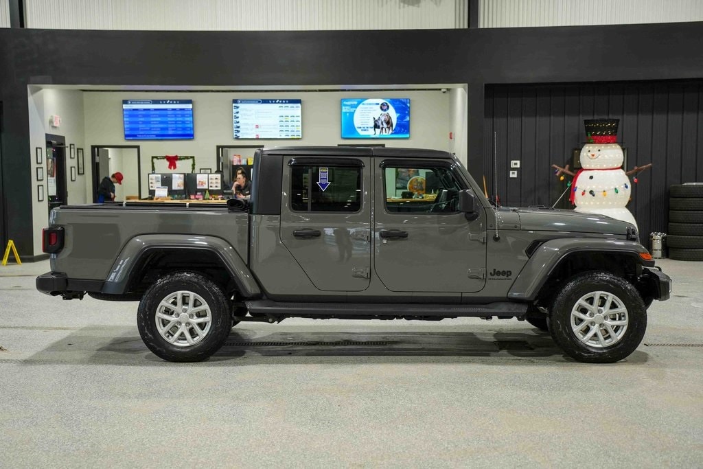 Used 2023 Jeep Gladiator Sport Truck