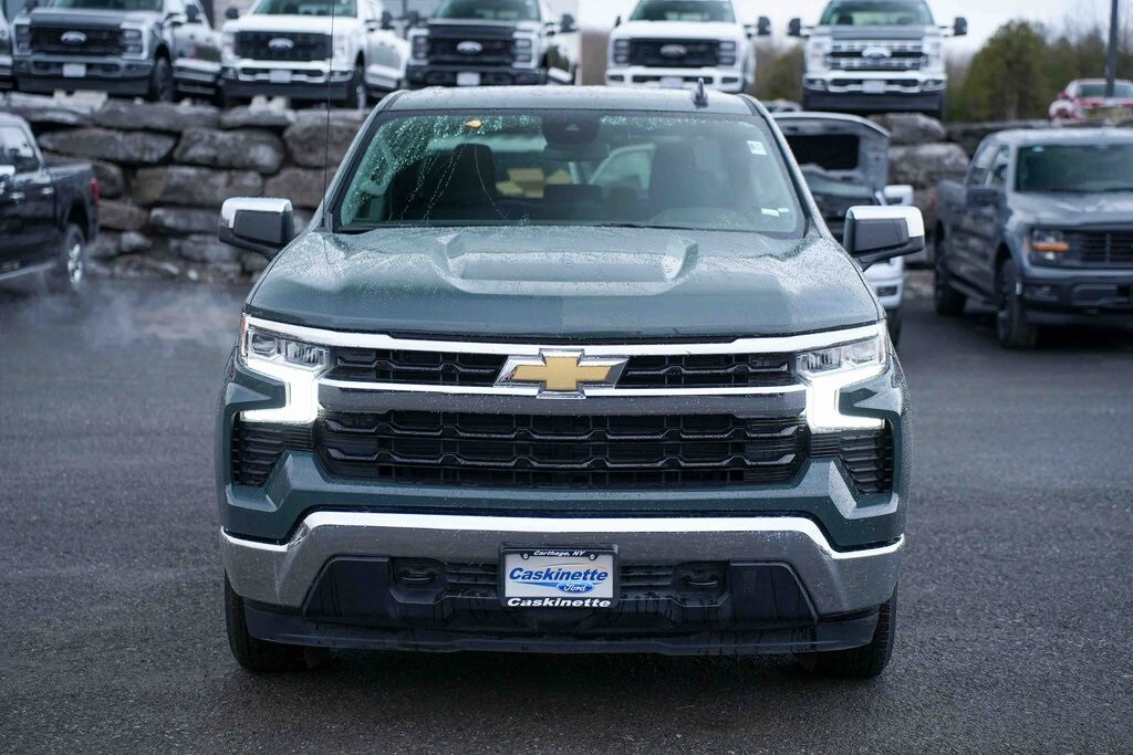 2025 Chevrolet Silverado 1500 LT photo 2