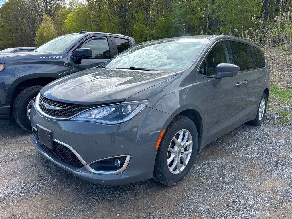 2020 Chrysler Pacifica Touring's photo