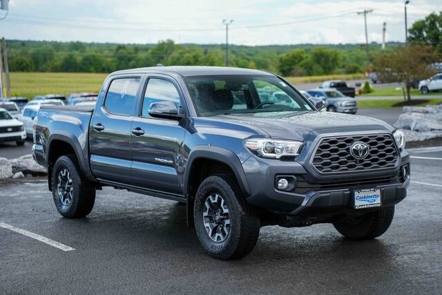 2022 Toyota Tacoma TRD Off-Road photo 3