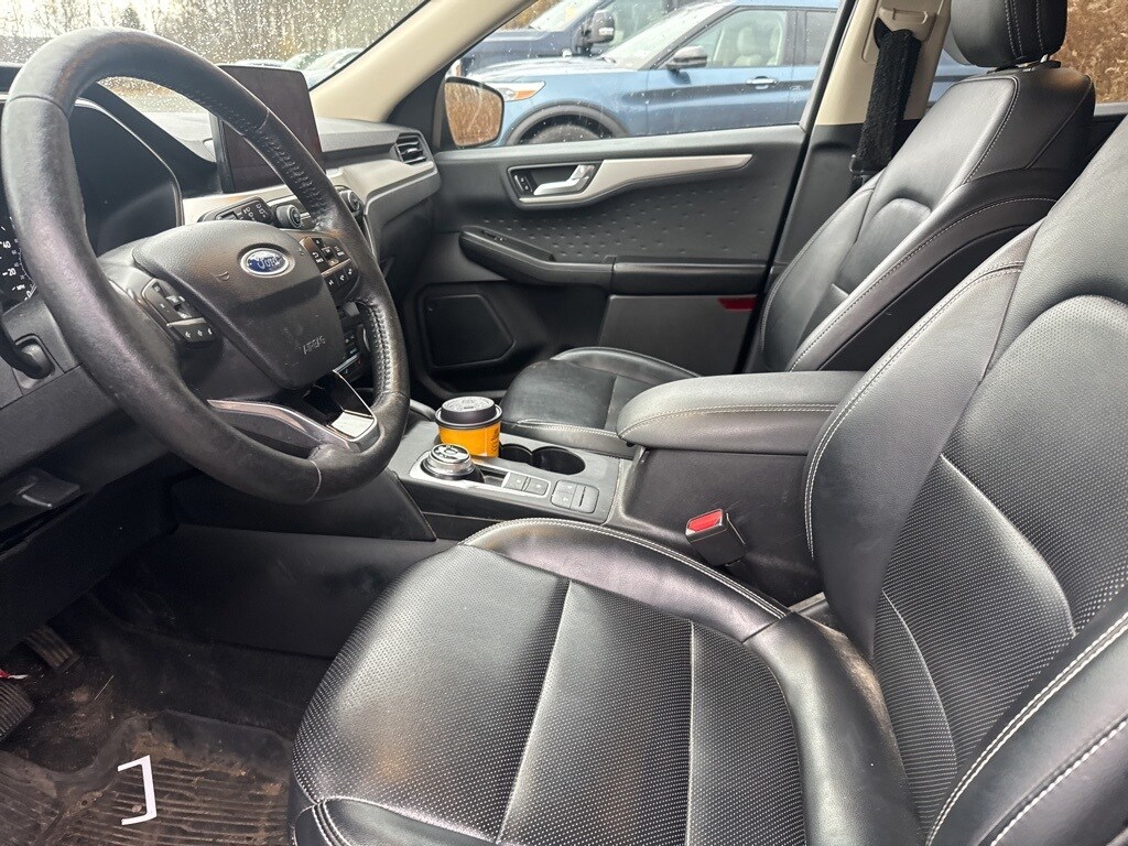 2020 Ford Escape SEL photo 2