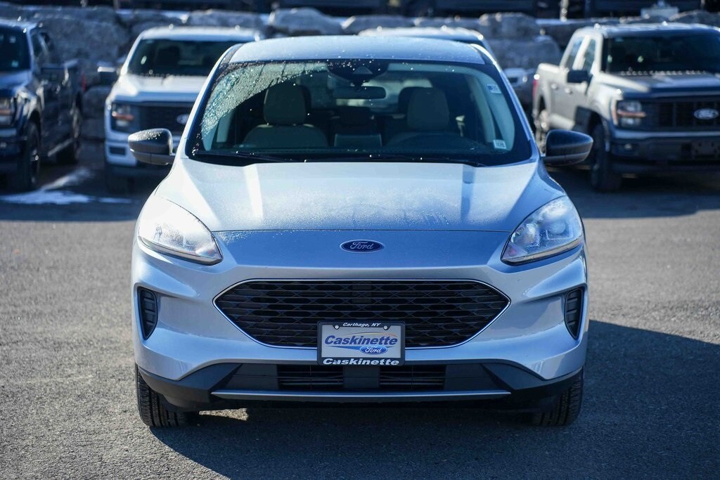 2022 Ford Escape SE photo 2