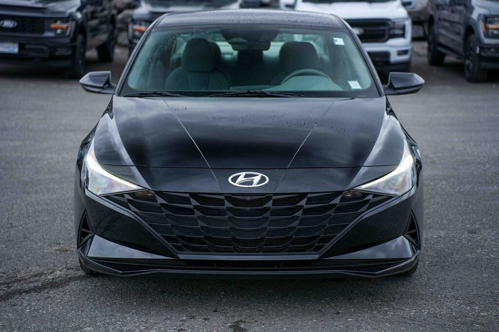 2022 Hyundai Elantra SEL photo 2