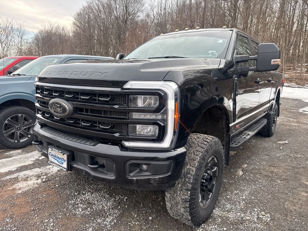 2024 Ford F-350 Super Duty Lariat Crew Cab 4WD