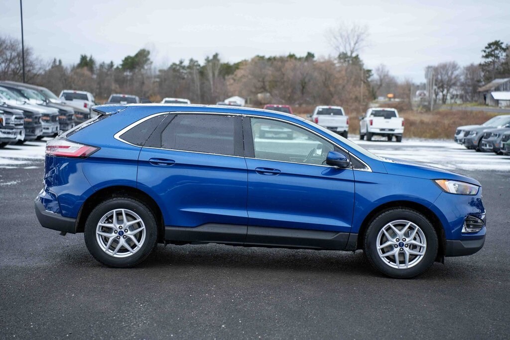 2022 Ford Edge SEL photo 4