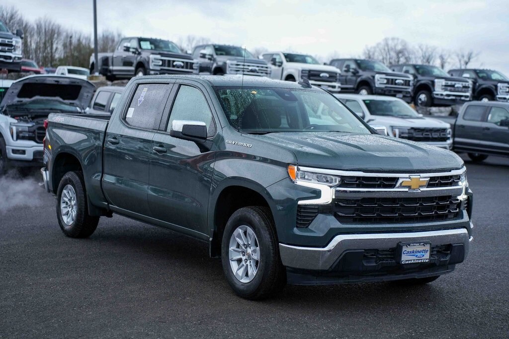 2025 Chevrolet Silverado 1500 LT photo 3