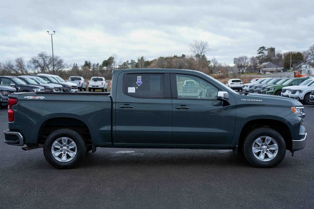 2025 Chevrolet Silverado 1500 LT photo 4