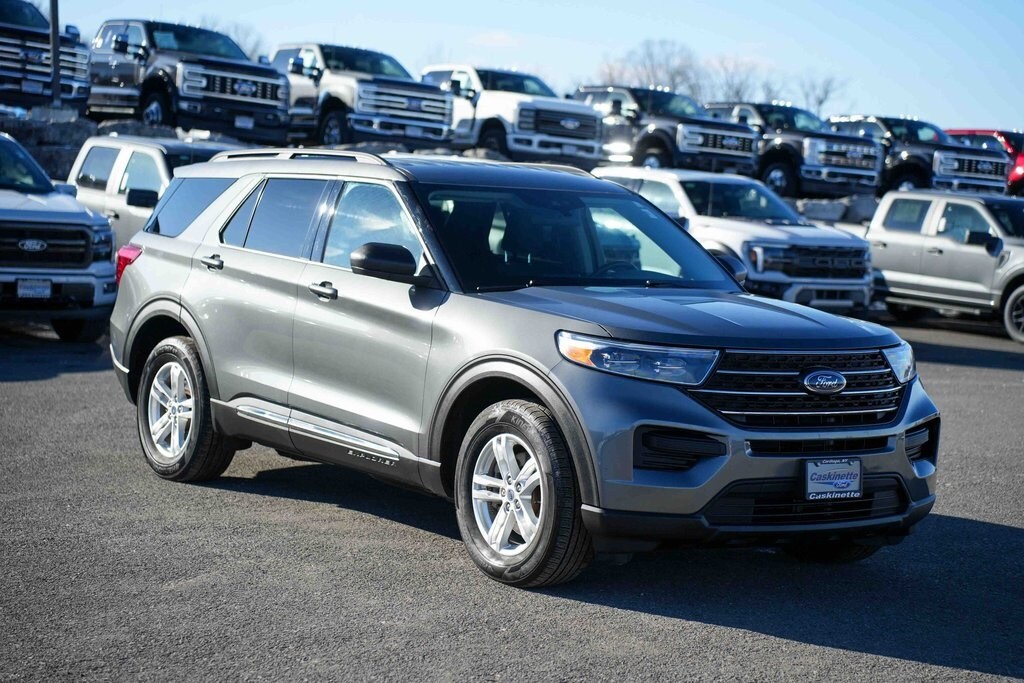 2023 Ford Explorer XLT photo 3