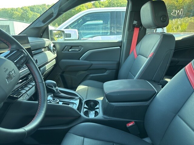 2024 Chevrolet Colorado Z71 photo 2