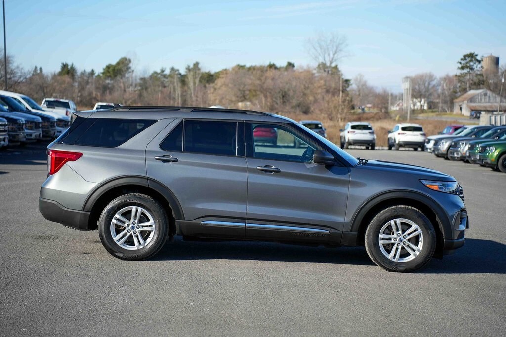 2023 Ford Explorer XLT photo 4