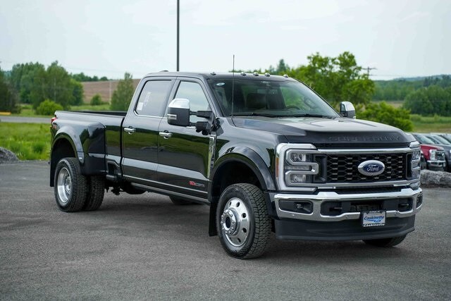 2025 Ford F-450 King Ranch photo 3
