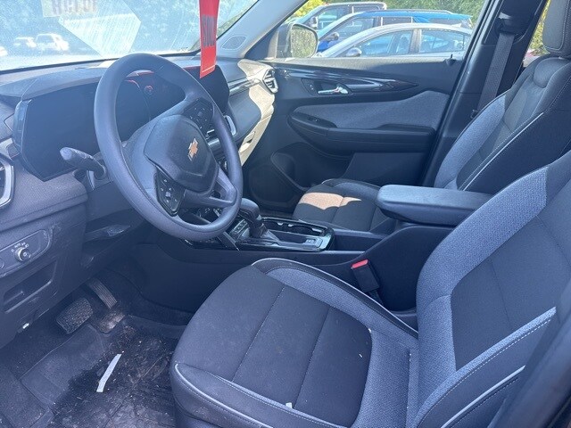 2025 Chevrolet Trailblazer LS photo 2