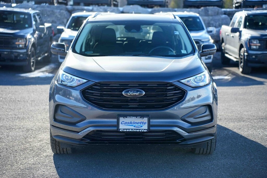 2022 Ford Edge SE photo 2