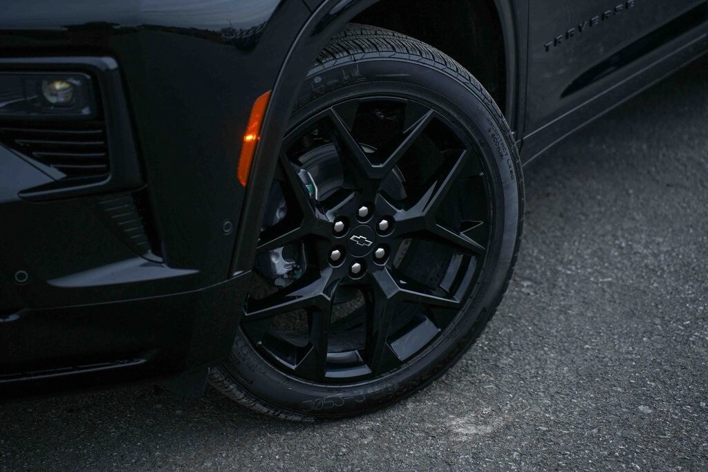 2026 Chevrolet Traverse RS photo 2