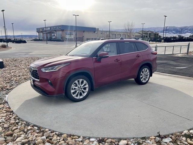 2023 Toyota Highlander Limited's photo