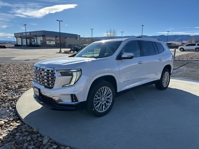 2024 GMC Acadia Denali's photo
