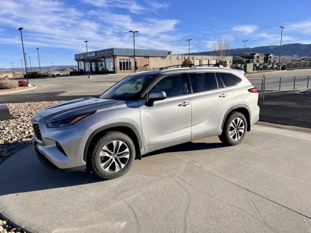 Used 2022 Toyota Highlander XLE