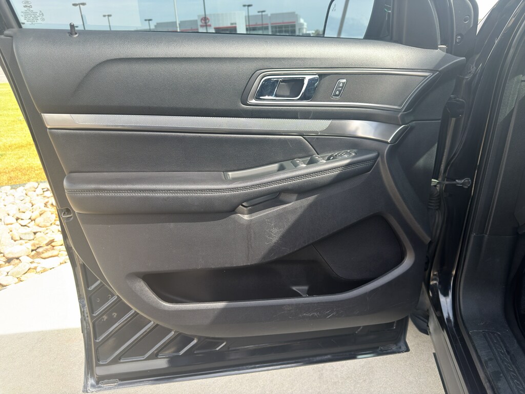 2019 Ford Explorer XLT - Photo 25