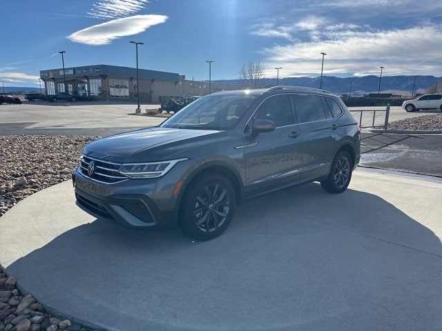 2022 Volkswagen Tiguan SE's photo