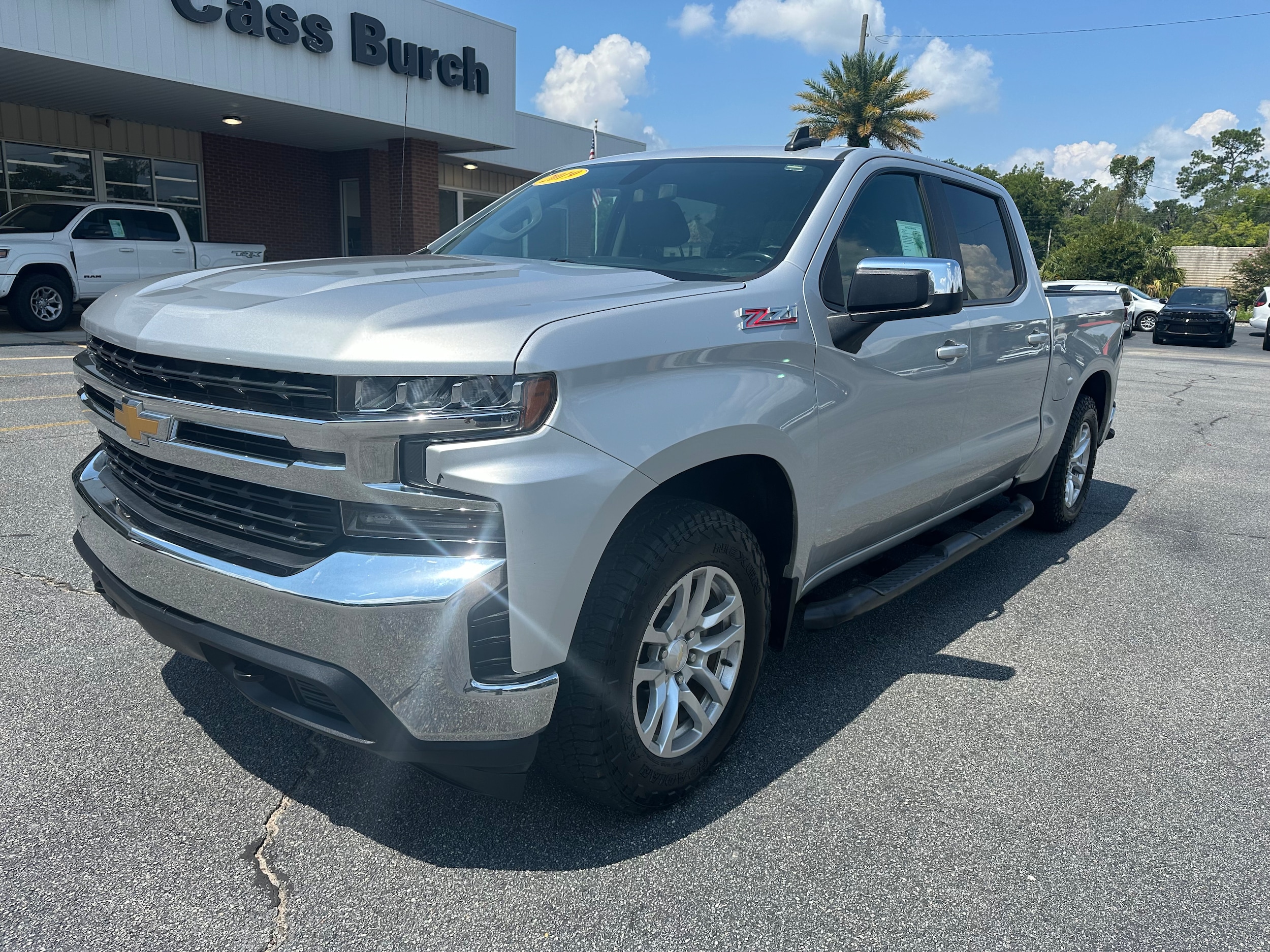 Used 2019 Chevrolet Silverado 1500 LT with VIN 1GCUYDED4KZ302936 for sale in Quitman, GA