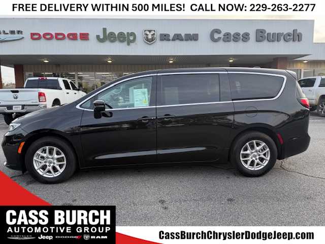 2024 Chrysler Pacifica Touring L's photo