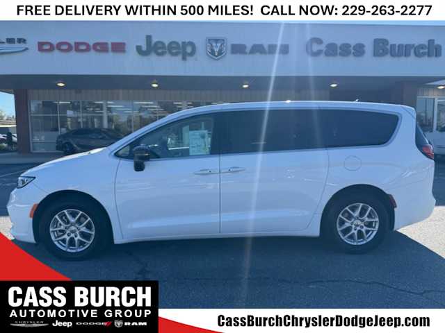 2024 Chrysler Pacifica Touring L's photo