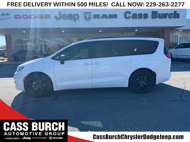 2024 Chrysler Pacifica Limited's photo